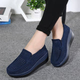 2019 Mulheres Primavera Sapatos Baixos Loafers Sapatas Das Senhoras da Camurça Plataforma Oco Sapatos de Couro Deslizar Sobre Mocassins Trepadeiras Apartamentos de Fundo